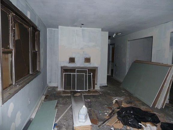 3rd image of 10010 Belmont Ave