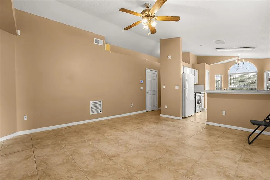 3 bed, 2.0 bath, 1099 sqft, $2,150 — Photo 4