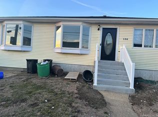 136 Cary Pl, Freeport, NY 11520