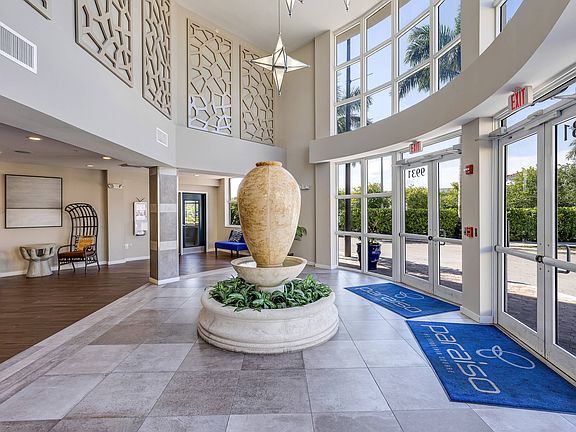 Miami FL apartments For Rent ; Paraiso at Fountain Square Luxury Apartments ; Apartments near FIU