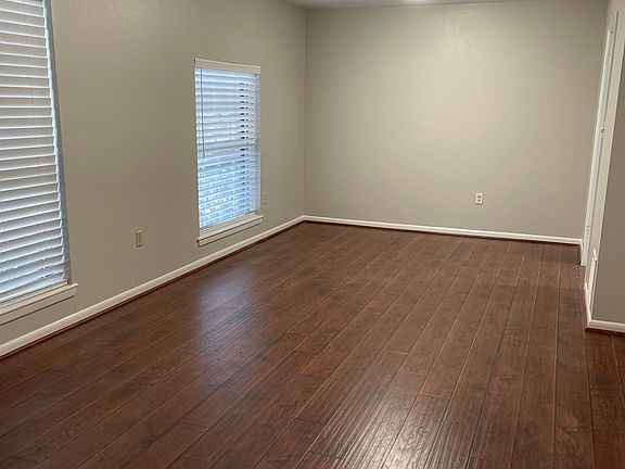 2nd image of 2104 Savanna Ct N