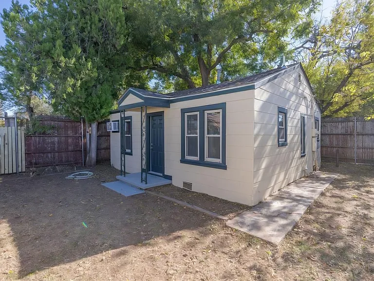 3836 NW Liberty St — Photo 1
