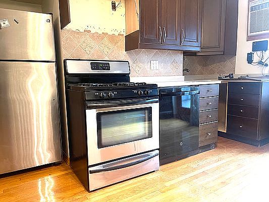 3rd image of 718 Leonard St APT 1R