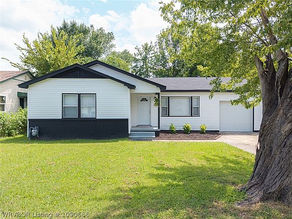 4th image of 3610 Bradley Dr
