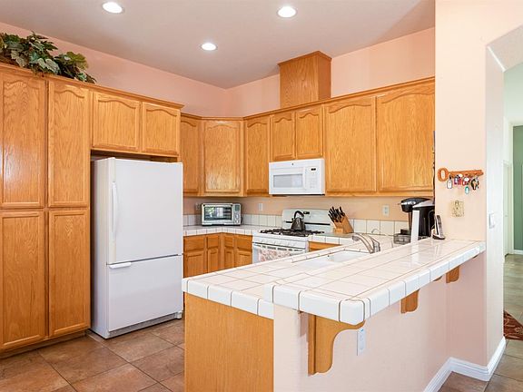 3rd image of 225 Mariner Cir