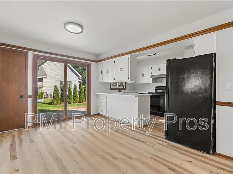 8150 S 88th St — Photo 7