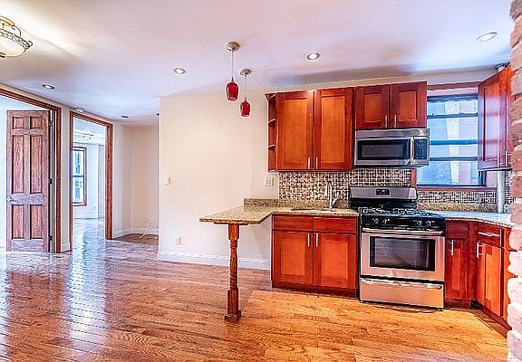 3rd image of 156 Sherman Ave APT 52