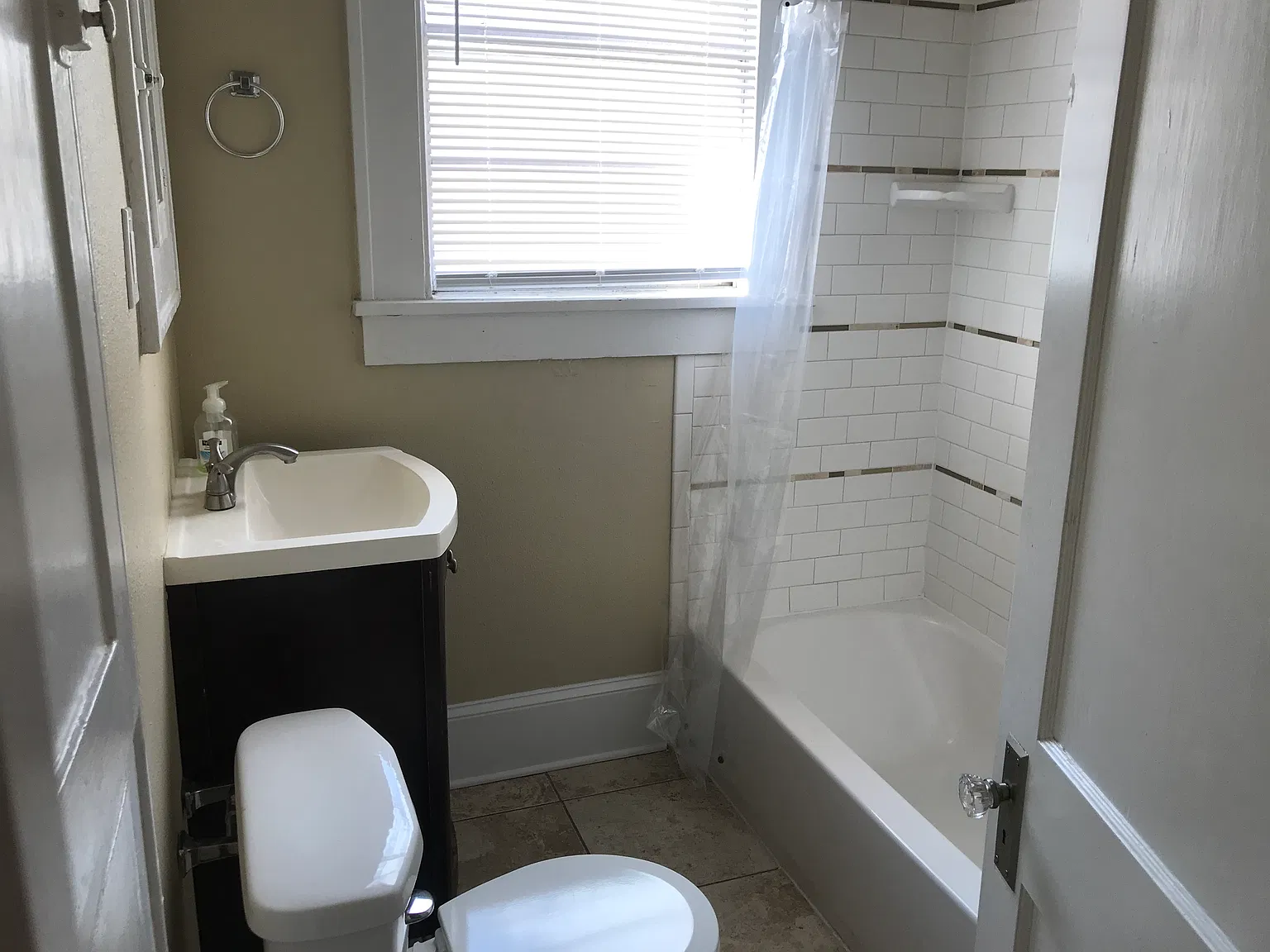 Studio, 550 sqft, $700 — Photo 2