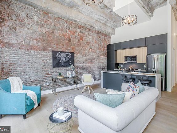 4th image of 901 3rd St NE #101