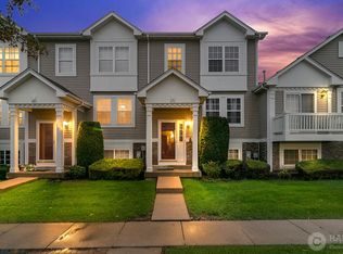 402 Holiday Ln, Hainesville, IL 60073