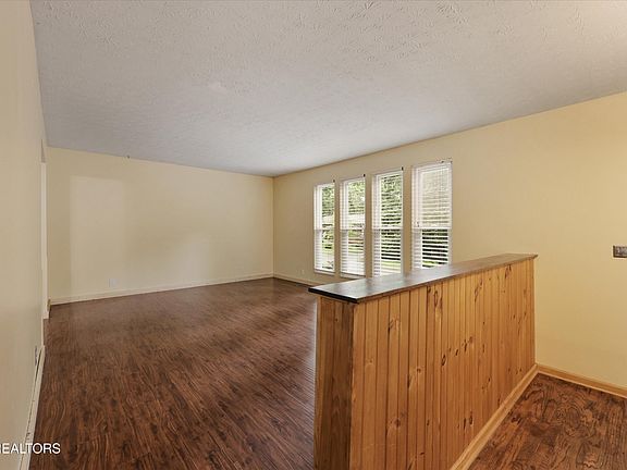 4th image of 1117 Rain Tree Rd