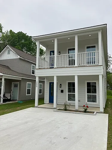 200 Evergreen Dr Photo 1