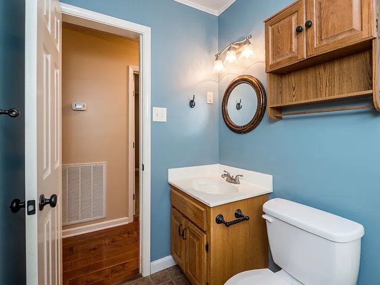 246 Squires Grove Dr W — Photo 4