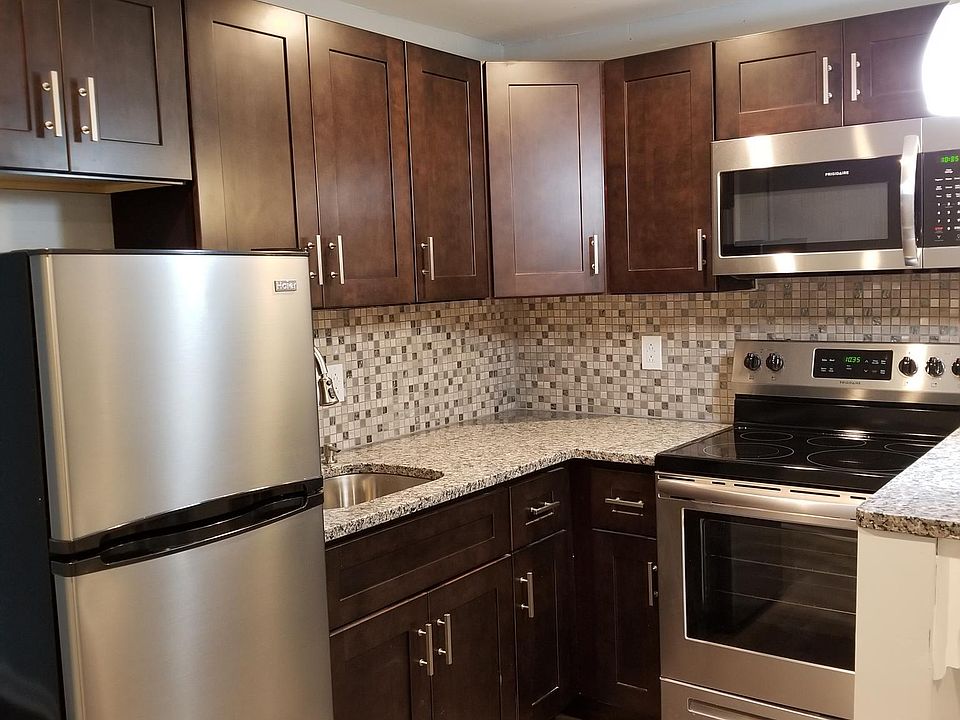1st image of 926 Belmont Ave APT 1