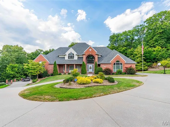 2213 Crown Point Dr, Cape Girardeau, MO 63701