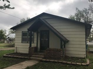 618 S Edwards Ave, Moundridge, KS 67107