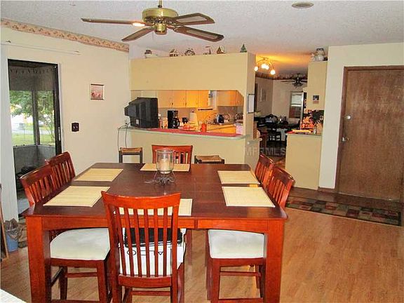 5th image of 7123 Fox Chase Dr