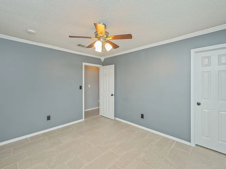 804 Sparkleberry Cv — Photo 25