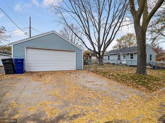 3rd image of 1716 Idaho Ave E