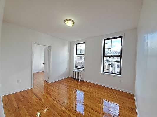 4th image of 330 W 15th St APT 5C