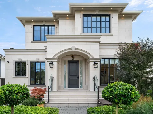 7350 Killarney St, Vancouver, BC V5S 2Y7