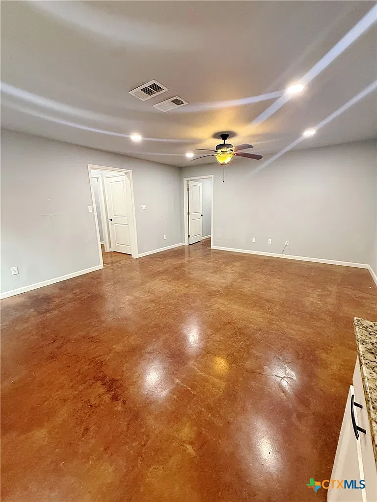 2 bed, 1.0 bath, 1298 sqft, $1,395 — Photo 3