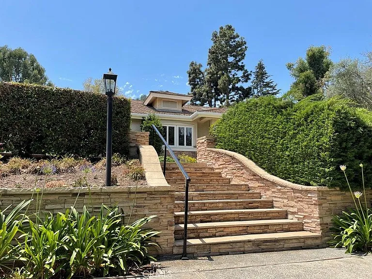 6 Singletree Ln — Photo 3