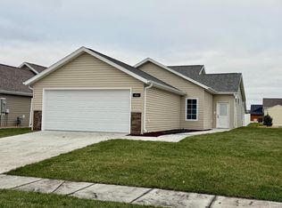 414 Westview Ln E, West Fargo, ND 58078