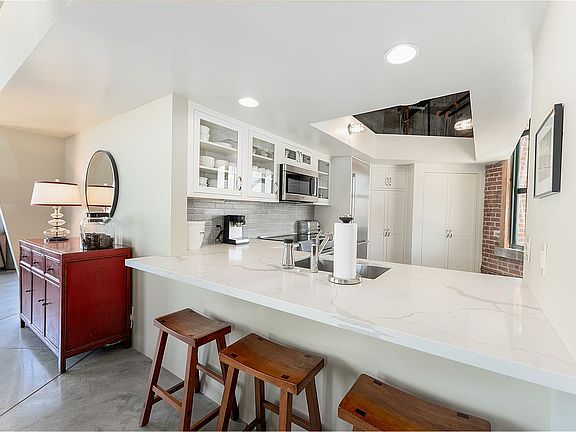 3rd image of 100 W 5th St Unit 8B