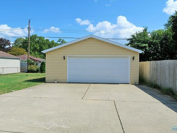 3rd image of 5108 Elaine Dr
