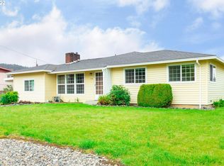 736 W Luellen Dr, Roseburg, OR 97471