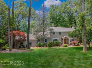 828 Pueblo Dr, Franklin Lakes, NJ 07417
