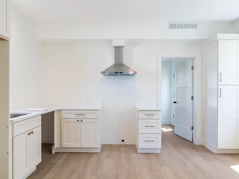 962 Alexander St — Photo 11