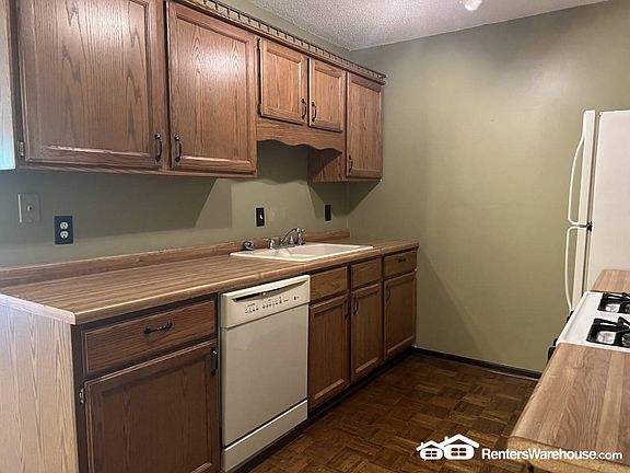 3rd image of 1601 N Innsbruck Dr NE APT 317
