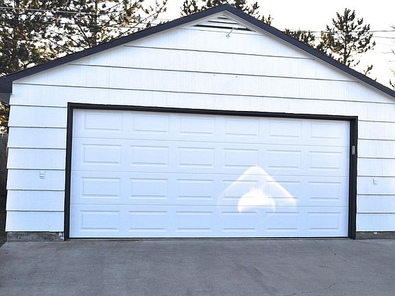 2nd image of 1007 Elm Ave