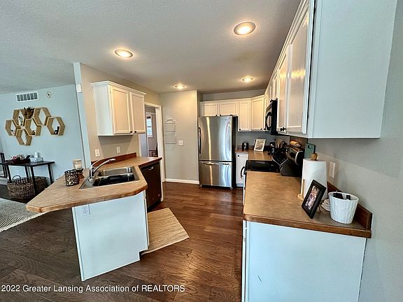 2nd image of 2540 Winterberry St