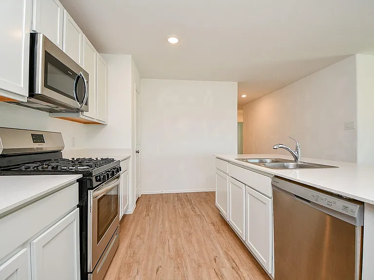 1460 Twilight Green Dr — Photo 6