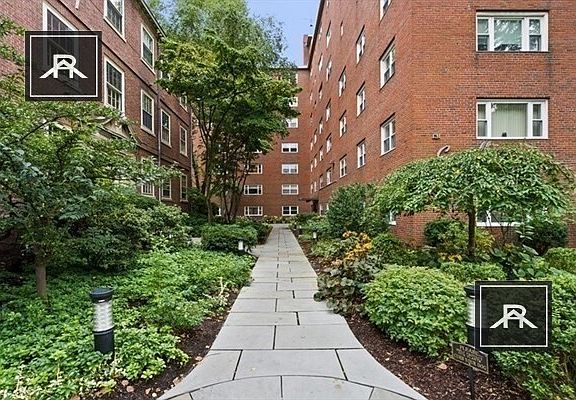 4th image of 133 Sewall Ave #2