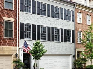 28 Alexander St, Alexandria, VA 22314