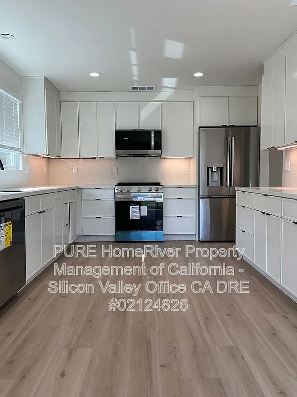 4 bed, 2.0 bath, 1924 sqft, $4,995 — Photo 4