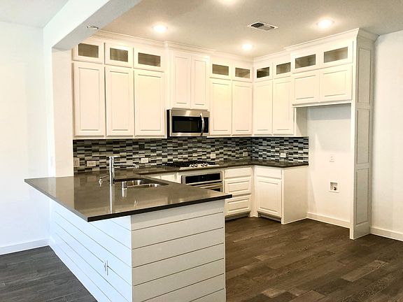 Upgraded Quartz Countertop and Kitchen