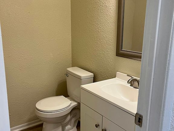4th image of 817 Betsy Ross Dr APT A