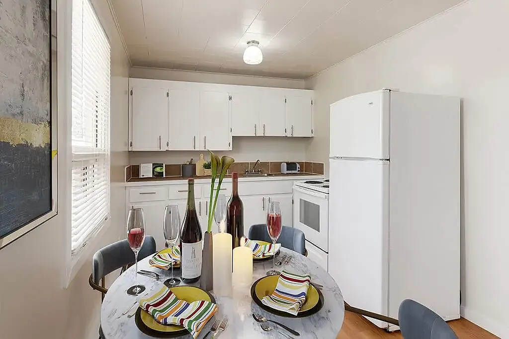 Burlington Apartments — Photo 2