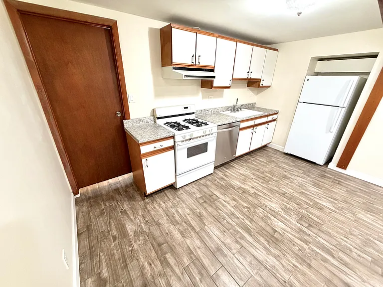 175 E Van Buren St #3 — Photo 7