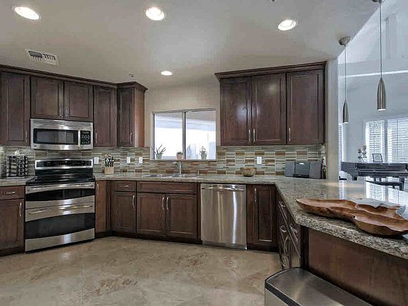 3rd image of 7781 E Foxmore Ln