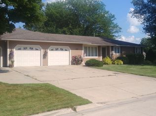 407 9th Ave SW, Wells, MN 56097