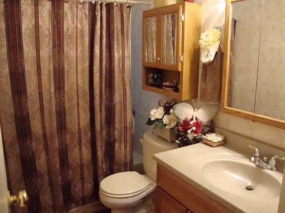 3rd image of 614 Lake Ct