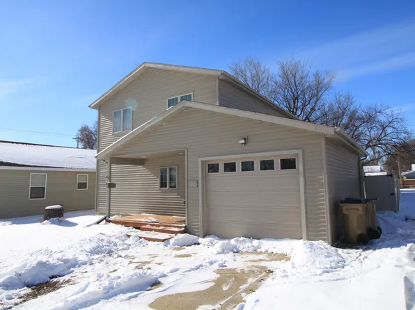 609 11th St NW, Minot, ND 58703