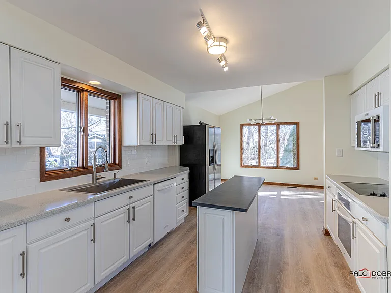 2450 Chas Dr — Photo 9