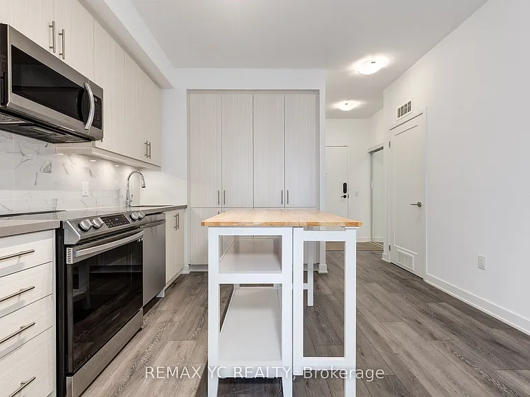 95 Oneida Cres #305 — Photo 4